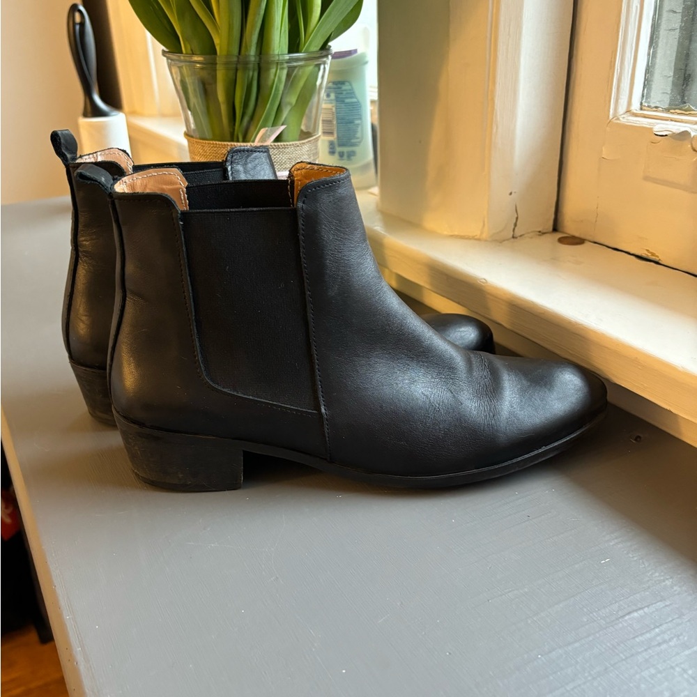 Steve Madden Black Chelsea Boots